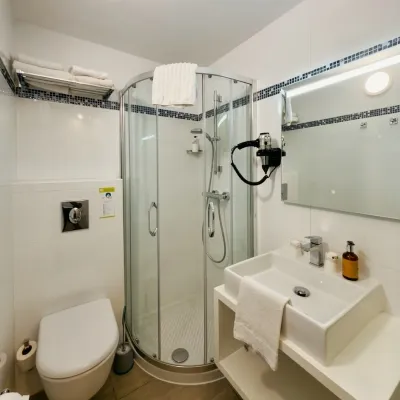 studio 04 salle de bain hotel ile rousse 2026 1