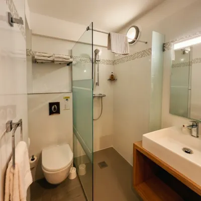 chambre superieure 09 salle de bain hotel ile rousse 2026 4