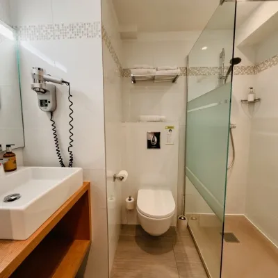 chambre standard 10 salle de bain hotel ile rousse 2026 2